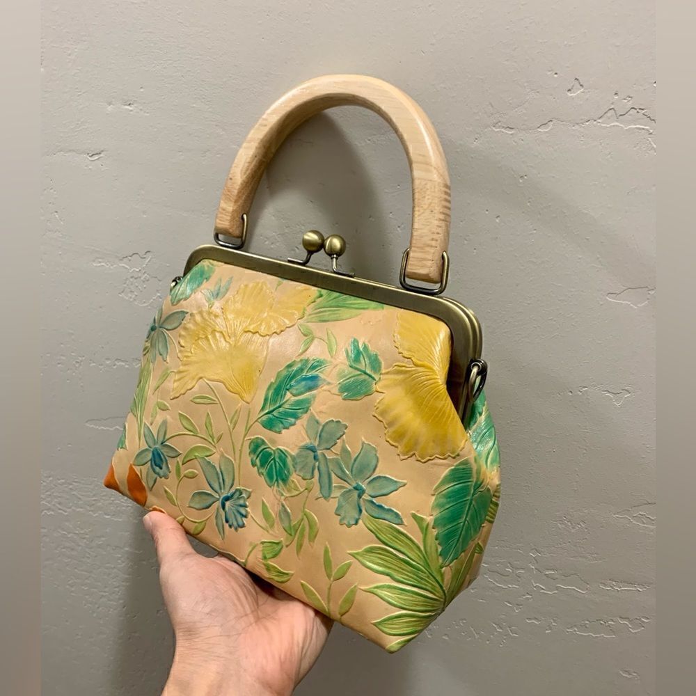 Handmade Genuine Leather Floral Embossed Wooden Handle Kisslock Bag/Crossbody - Picture 7 of 13